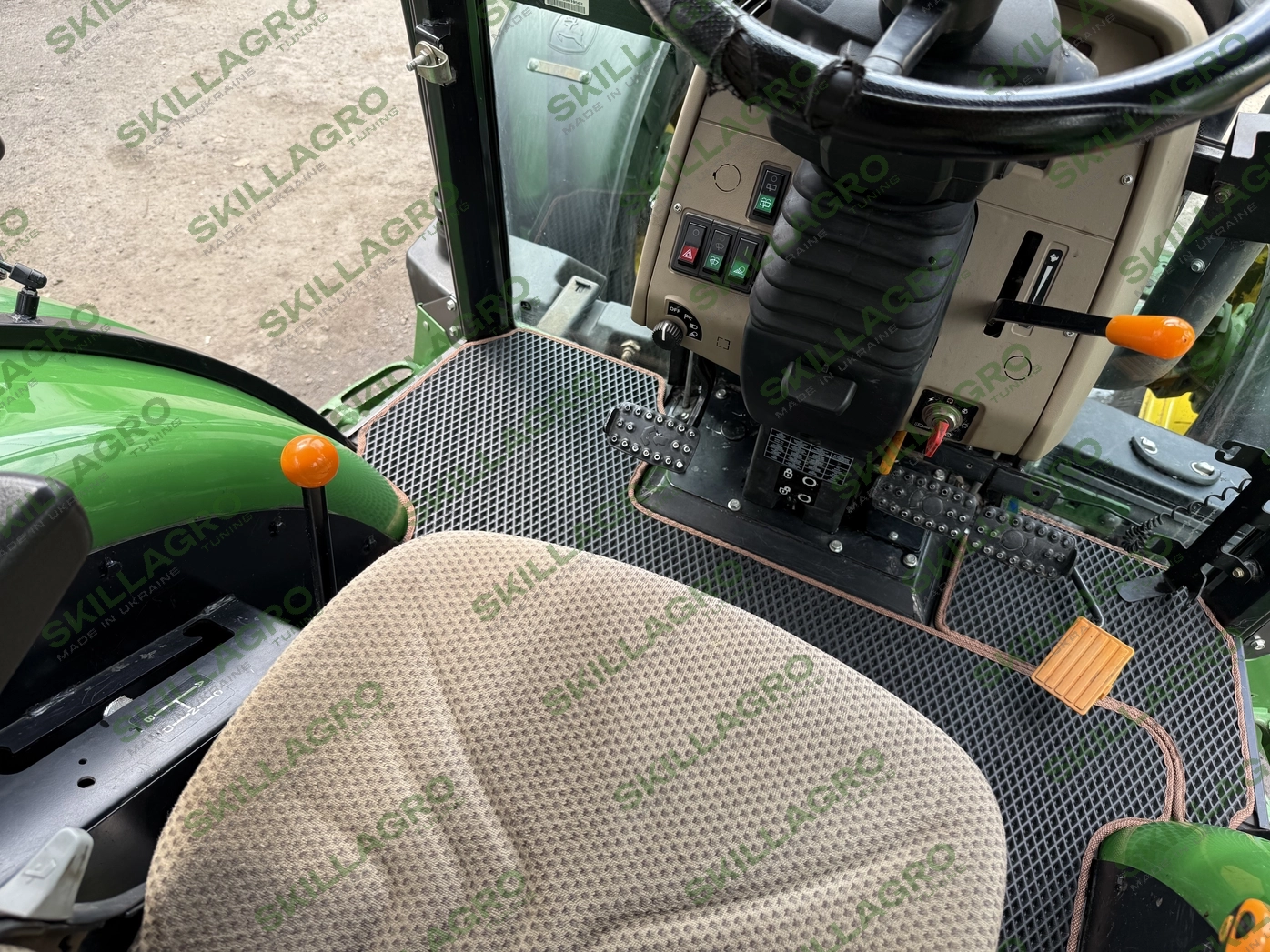 Килимок для 6135B John Deere