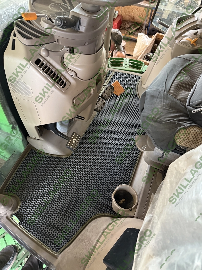 Килимок для 6215R John Deere