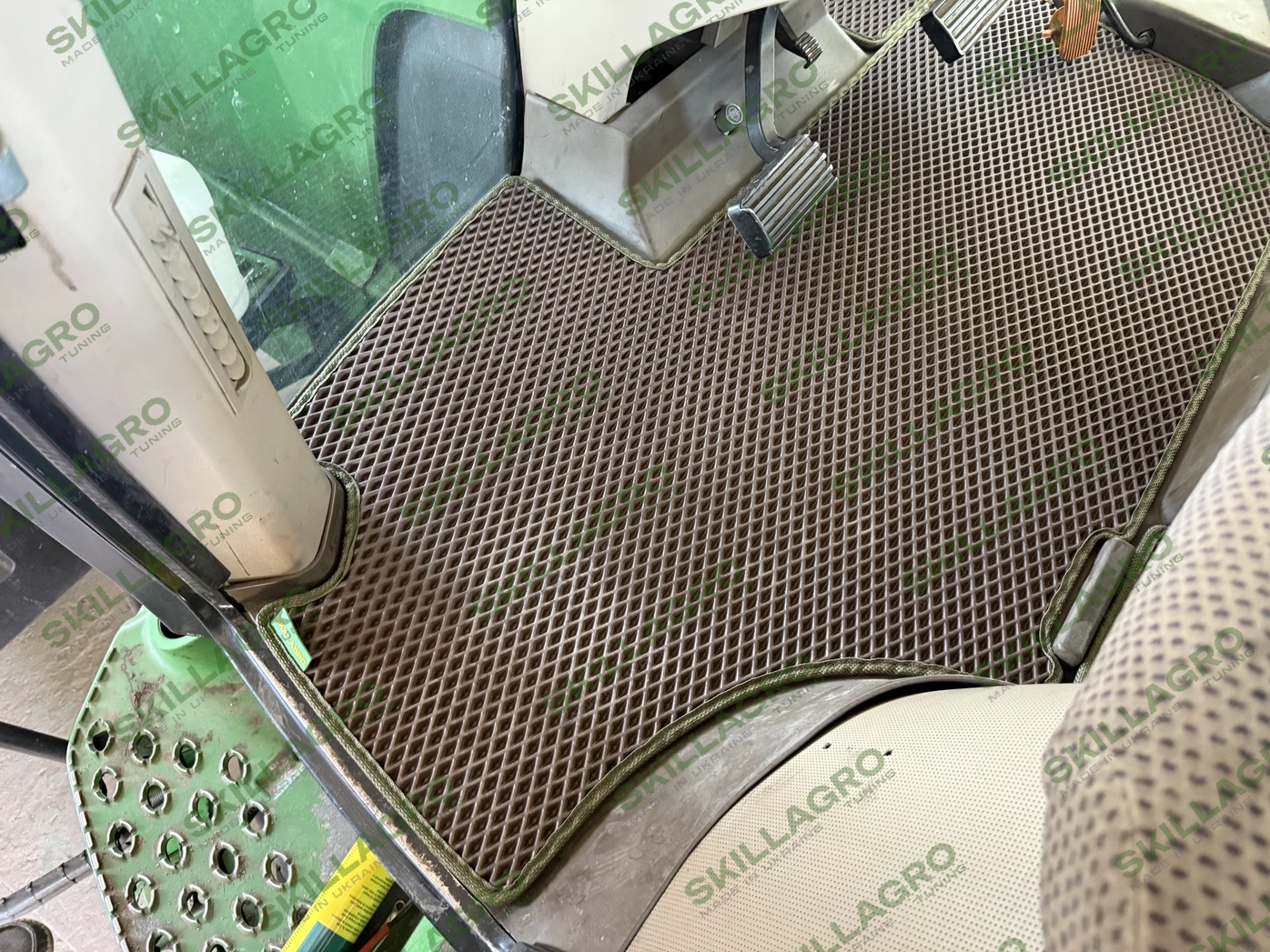 Килимок для 8310R John Deere
