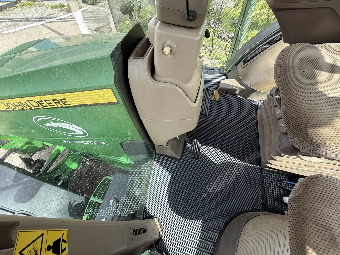 Килимок для 8335R John Deere