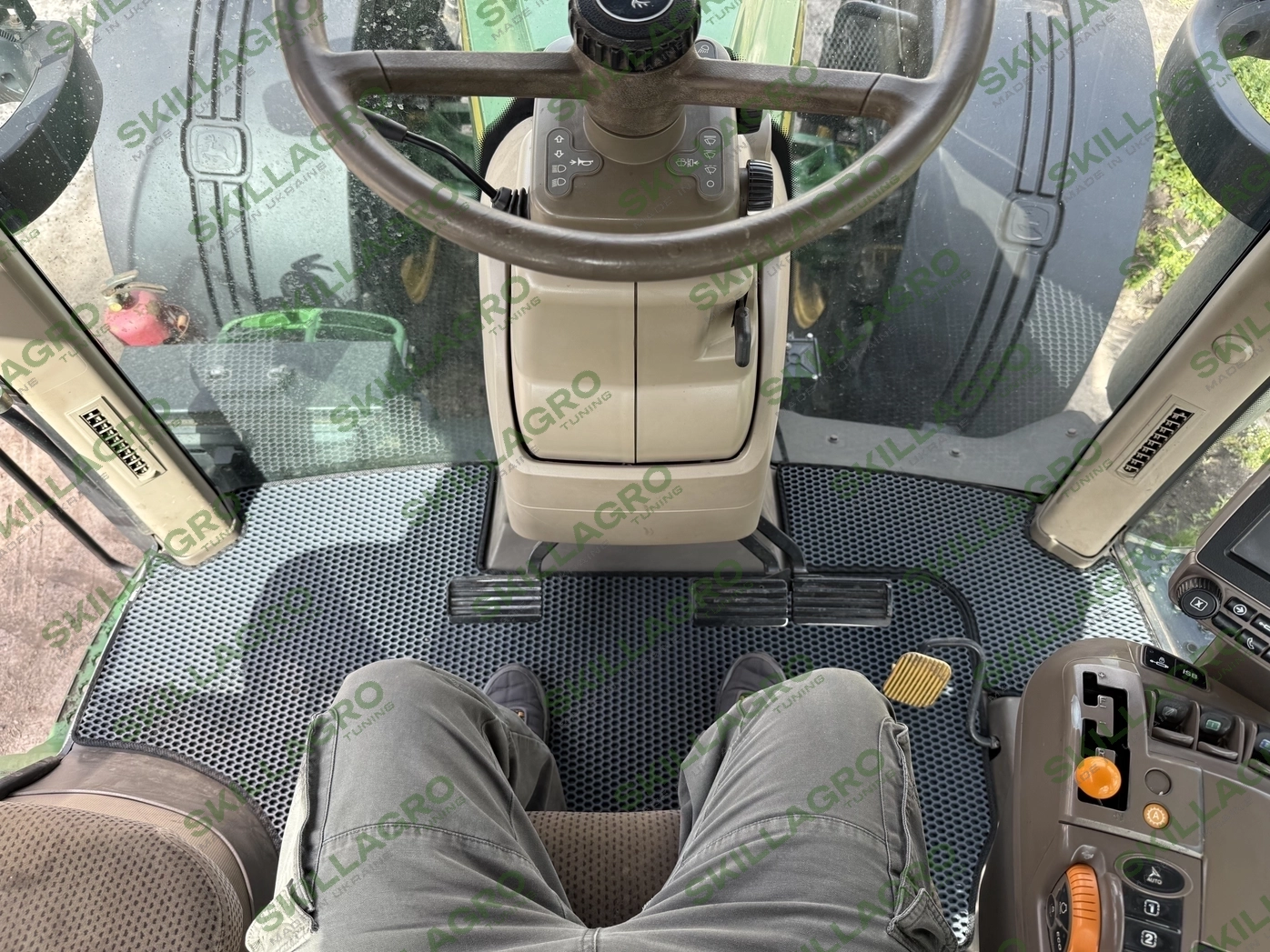Килимок для 8335R John Deere