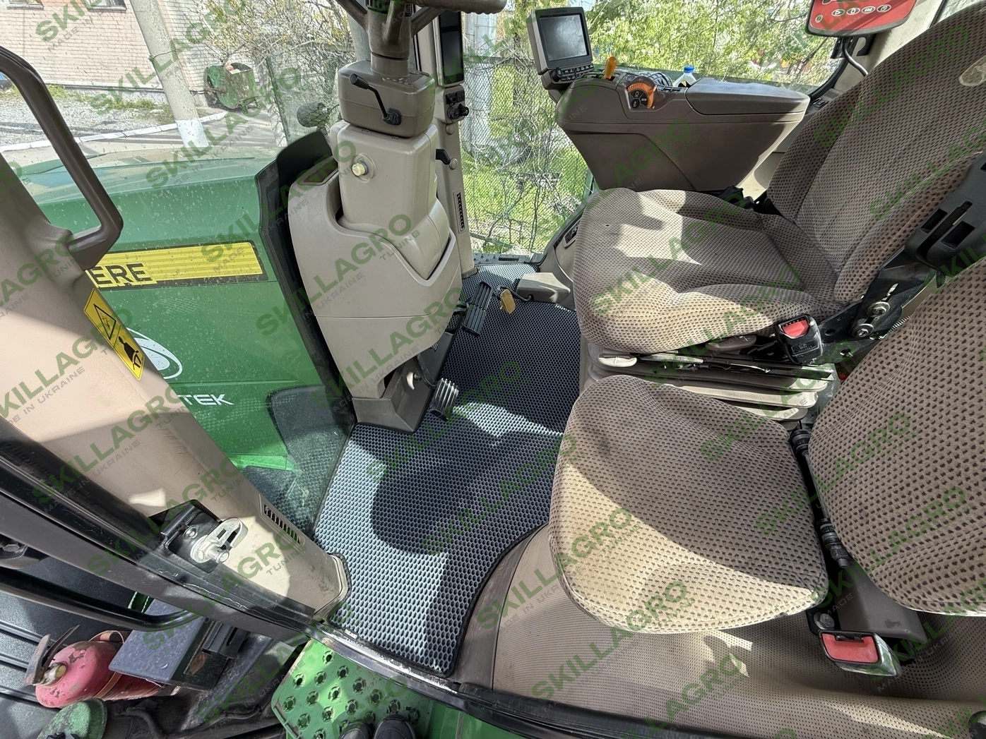 Килимок для 8335R John Deere